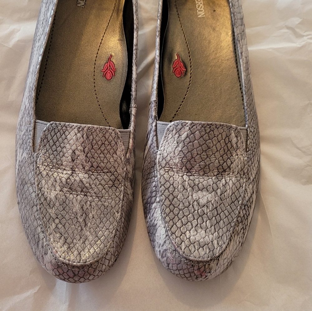 Shoes - Picture 6 of 8
